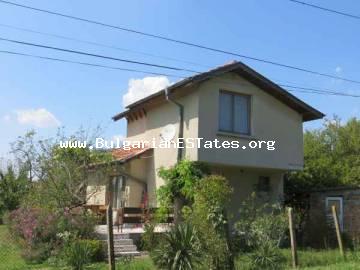 За продажба нова, двуетажна къща с три спални в село Полски Извор, 15км oт град Бургас, България.