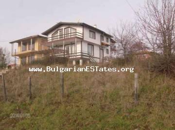 За продажба е нова, масивна, двуетажна къща само на 3 км oт морето и град Царево, село Изгрев, България.