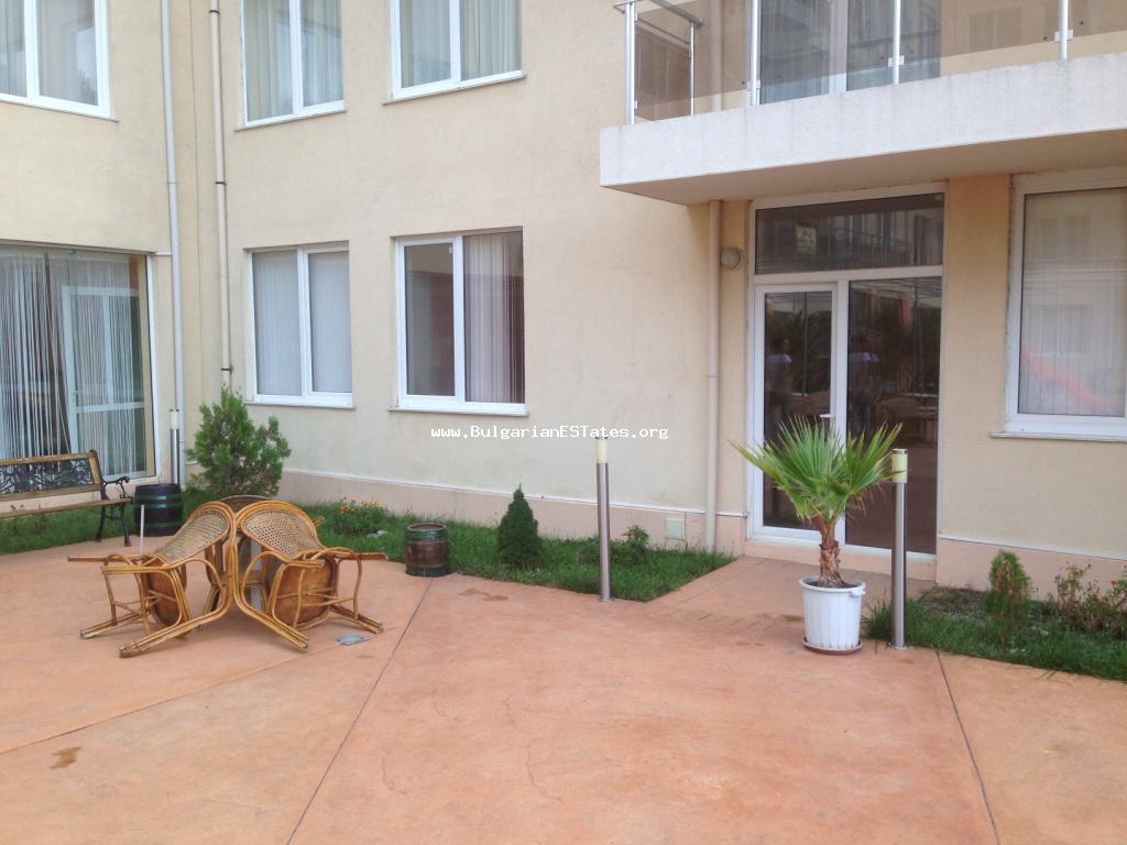 Евтин, тристаен апартамент за продажба в комплекс Балкан Бриз 1,Слънчев бряг, България.