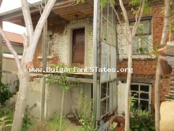 A two-storey house is offered for sale at affordable price in the village of Izvor 13 km from the seaside city of Bourgas.