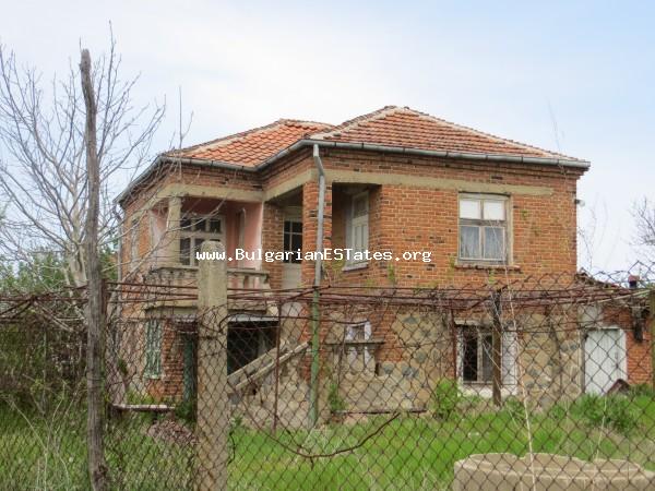 Евтина къща за продажба в село Момина Църква, само 55км. от морето и град Бургас.