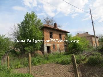 For sale is offered an affordable old two-storey house in the village Momina Тsarkva just 55 km from the city of Burgas and the sea. Momina Tsurkva , Burgas property