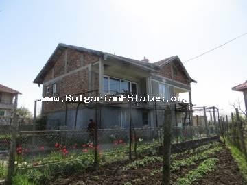 A new large house is for sale in the village of Rossen 6 km from the sea and 10 km from the city of Bourgas.