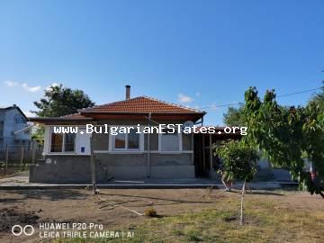 Купете масивна, ремонтирана едноетажна къща в кв. Черно море, град Бургас, само на 10км от морето.