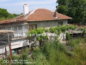 Предлагаме Ви да закупите две къщи на цената на една, в село Дюлево, на 25 км от град Бургас и морето.