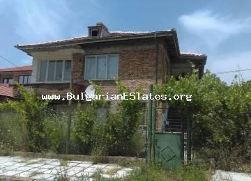 Продава се голяма,двуетажна къща в Странджа планина,  на 11км от гр. Приморско.