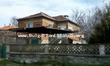 Изцяло ремонтирана, двуетажна къща за продажба в село Момина Църква, само на 55 км от Бургас и морето.
