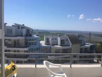 Тристаен апартамент намиращ се в комплекс Сънсет Кошарица, само на 5 км от Слънчев Бряг.