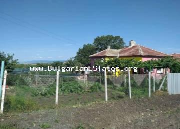 Къща за продажба в село Крумово Градище , на 55 км от Бургас и морето.