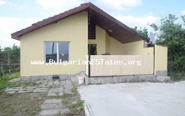 Продава се евтино, едноетажна къща след основен ремонт в село Тръстиково, 15км. От град Бургас, България.