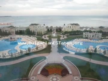 Изгодно продаваме голямо студио на първа линия море в петзвездния Сънсет Ресорт, град Поморие.