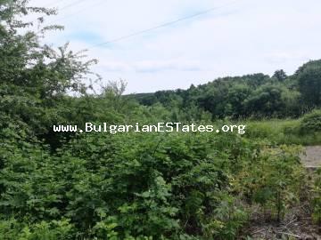 An old house with a large yard and magnificent views in the village of Pismenovo, 7 km from the sea and the resort town of Primorsko.