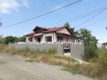 For sale is a new one-storey house in the village of Rosen, just 5 km from the sea and 20 km from the city of Burgas.
