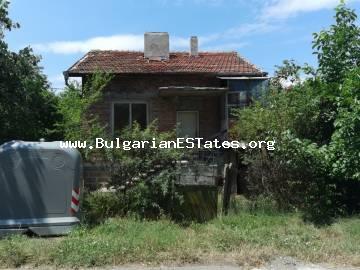 Масивна къща за продажба в село Твърдица, само на 7 км от Бургас и морето.