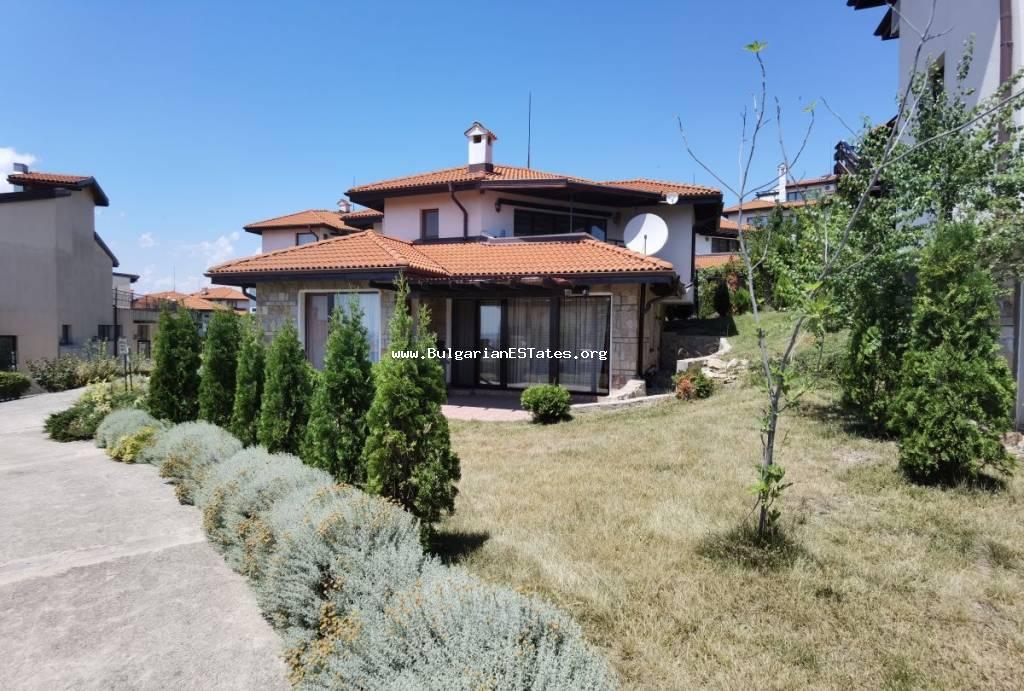 A separate floor of a house is for sale in a gated complex in the villa zone of the village of Kosharitsa, 3 km from Sunny Beach and the sea.