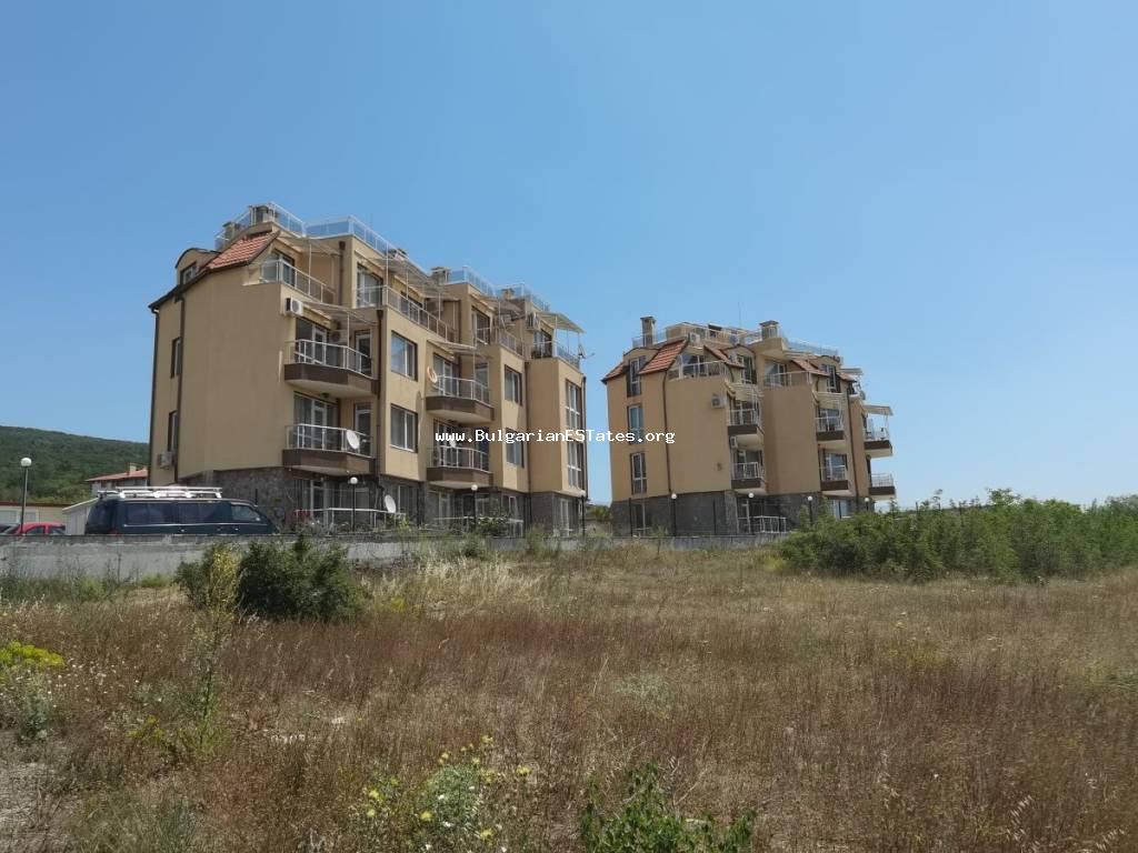 Двустаен апартамент за продажба, без такса поддръжка в вилната зона на Кошарица, само на 2 км от Слънчев Бряг и морето.