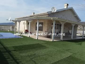 We offer for sale a two-storey house with a swimming pool in a quiet and picturesque location, in the resort village of Kosharitsa near the Cholakov Cheshma locality, just 5 km from the sea and Sunny Beach resort.