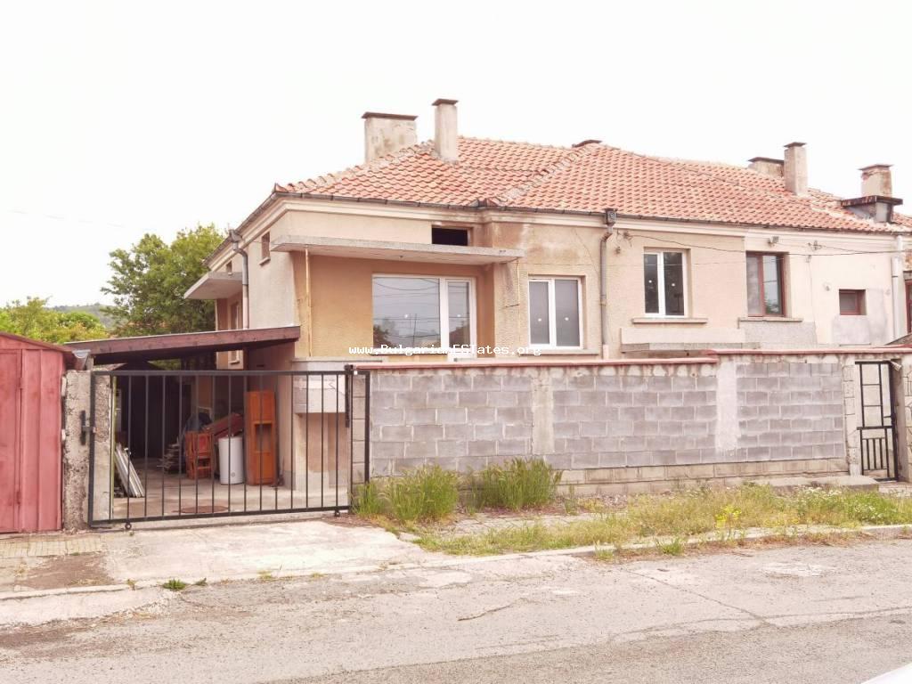 We offer for sale a house in KABLESHKOVO, just 8 km from the sea and 20 km from the city of Burgas.