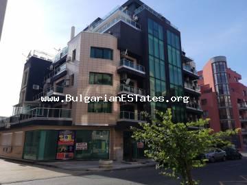 STUDIO FOR SALE IN BULGARIA. Buy an affordable luxuriously furnished studio in a luxury building, just 100 m away from the beach and 250 m from the center of Pomorie.
