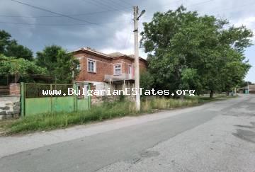 Къща за продажба в България. Купете двуетажна къща в село Зорница, само на 50 км от град Бургас и 20 км от град Средец.