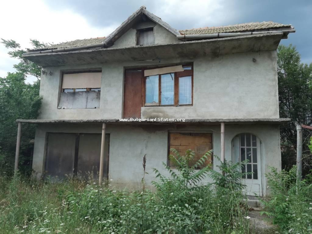 Имот за продажба в България. Купете двуетажна къща в село Зорница, само на 50 км от град Бургас и 20 км от град Средец.