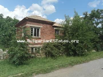 Property for sale in Bulgaria. Sale at affordable price of a two-storey house with a large yard in the village of Voynika, just 60 km from the city of Burgas and 30 km from the city of Sredets and 30 km from the city of Yambol.