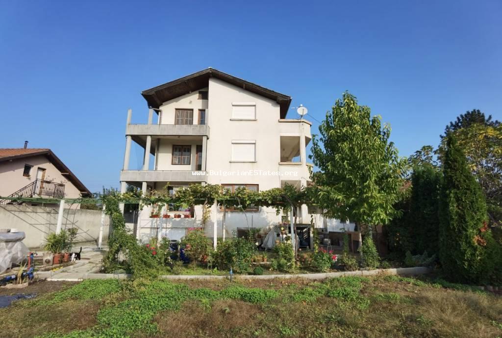 For sale is offered a three-storey villa in the village of Konstantinovo, 10 km from the city of Burgas, with seven bedrooms, three bathrooms and five terraces, a view of Lake Mandrensko!!!