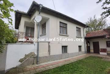 Продажба на частично ремонтирана двуетажна къща в село Ливада, само на 20 км от град Бургас и морето. Къщи за продажба в България!!!
