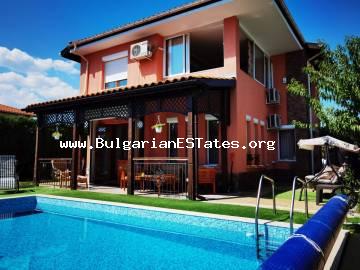 Нова луксозна къща с басейн за продажба в село Гюльовца, само на 12 км от Слънчев Бряг и морето. Купете къща в България.