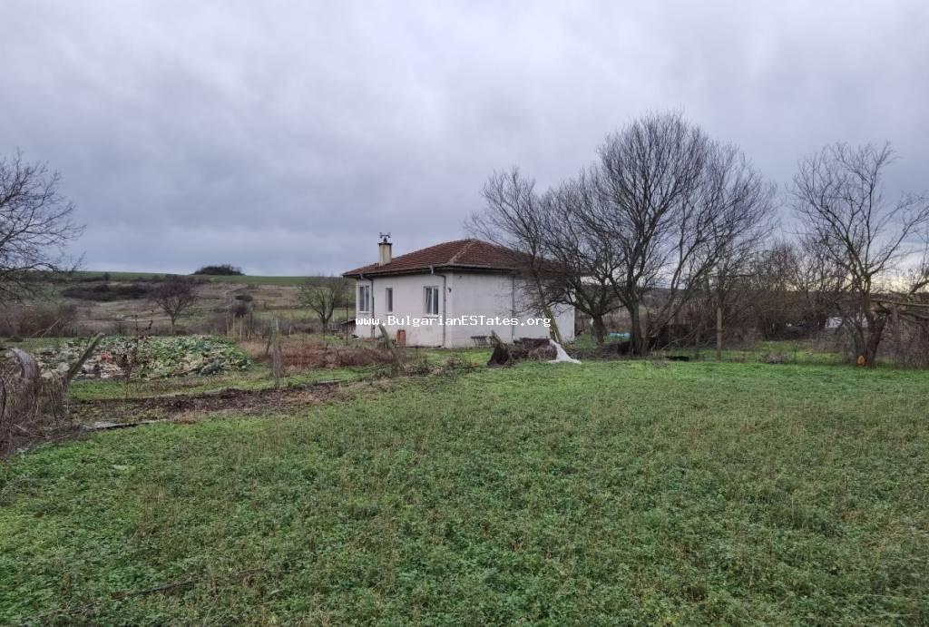 Продажба на нова къща с голям двор в село Полски извор, само на 12 км от Бургас.