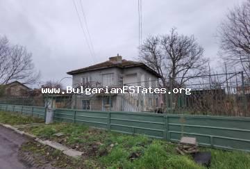 Sale of a massive two-storey house with a large yard in the village of Livada, just 20 km from Burgas and the sea. Real estate in Bulgaria!!!