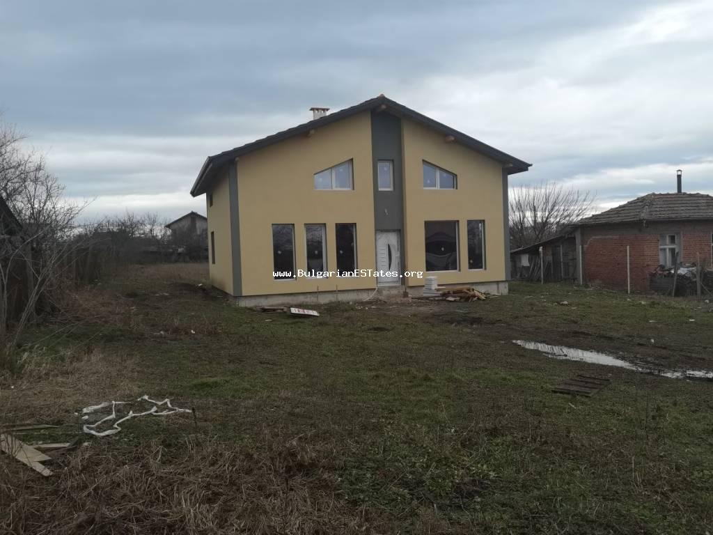 Продажба на нова къща в село Дюлево, само на 25 км от град Бургас, и 5 км от град Средец, България.