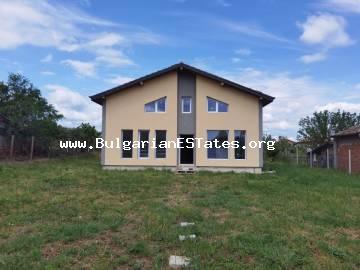 Продажба на нова къща в село Дюлево, само на 25 км от град Бургас, и 5 км от град Средец, България.