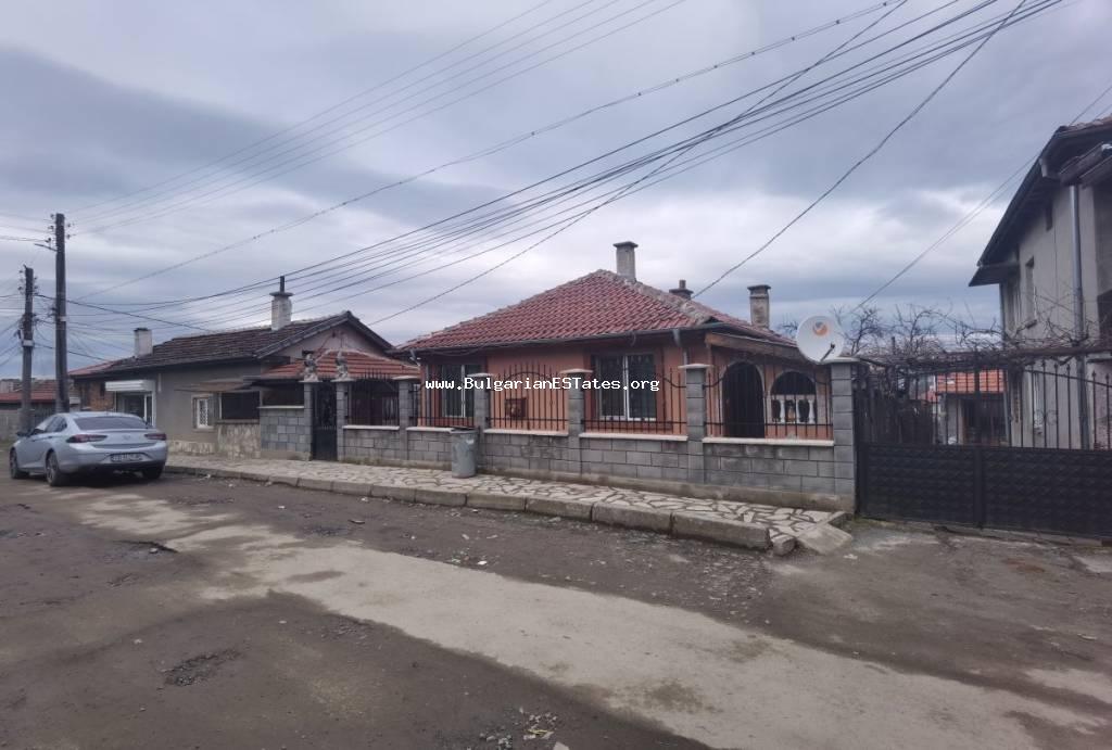 We offer for sale a one-storey house with a plot in Sredets, just 25 km from the city of Burgas and the Black sea.