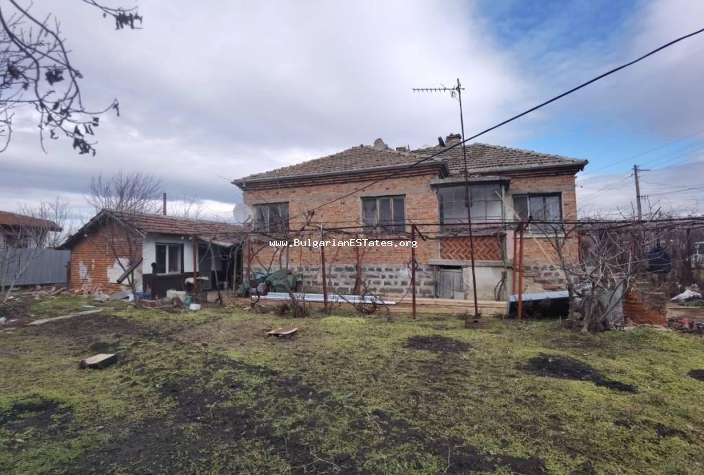 Проджба на къща в село Тръстиково, само на 15 км от град Бургас и морето. Купете имот в България.