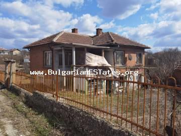 A house is for sale in the village of Stefan Karadzhovo, just 65 km from the city of Burgas and from the sea, then 30 km from the city of Elhovo and 50 km from the checkpoint with Turkey.