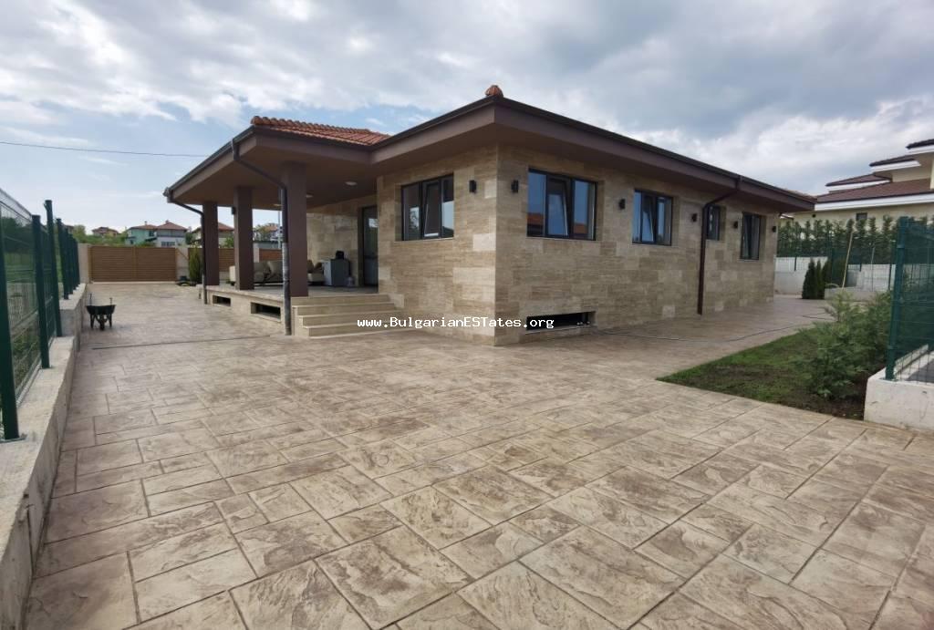 Нова луксозна къща за продажба в село Маринка, само на 5 км от морето, 15 км от град Бургас, България.
