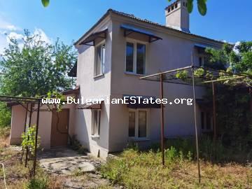 Продажба на ремонтирана двуетажна къща в село Зорница, само на 50 км от град Бургас и морето. Купете имот в България.