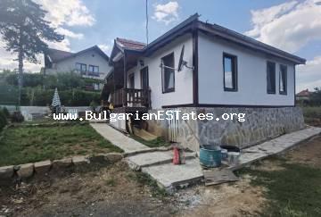Частично ремонтирана къща за продажба в село Писменово, само на 7 км от плажовете на град Приморско, България!!!