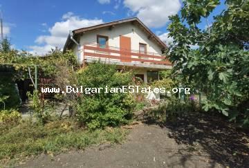 Къща за продажба в село Константиново, само на 10 км от град Бургас и морето.