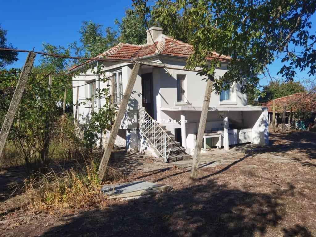 Къща с голям двор за продажба в село Ливада, само на 20 км от морето и град Бургас, България!!!