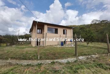 Изгодно се продава ремонтирана къща в Странджа планина, само на 22 км от морето и град Царево, 90 км от град Бургас, България!!!