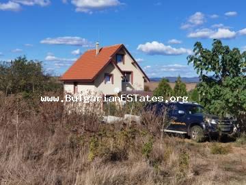 Продава се нова, обзаведена къща на два етажа в с. Медово, само на 14 км от Слънчев Бряг и морето, 27 км от град Бургас, България!!!