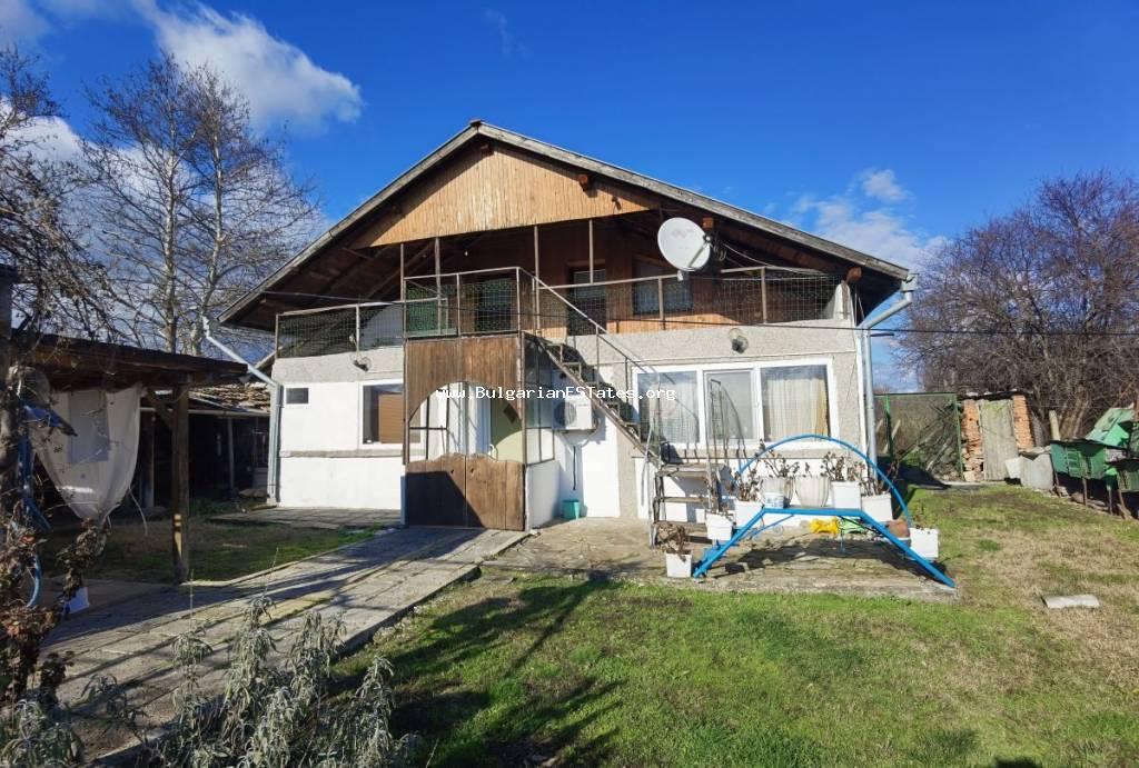 Купете къща с голям двор в село Полски Извор, само на 12 км от град Бургас и морето, България!!!