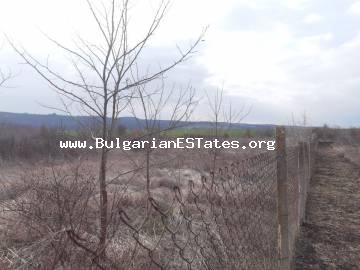 For sale is a large yard in the village of Zagortsi, only 40 km from the city of Burgas and the sea, 10 km from the town of Sredets, Bulgaria!