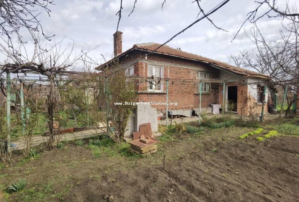 Евтина къща за продажба в село Русокастро, само на 27 км от Бургас и морето, България.