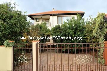 Купете нова и напълно обзаведена къща на два етажа в квартал Каменар (гр. Поморие), на 6 км от морето, България!