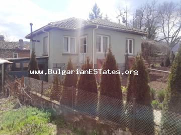 Купете ремонтирана къща в село Кости, само на 25 км от град Царево и морето, България.