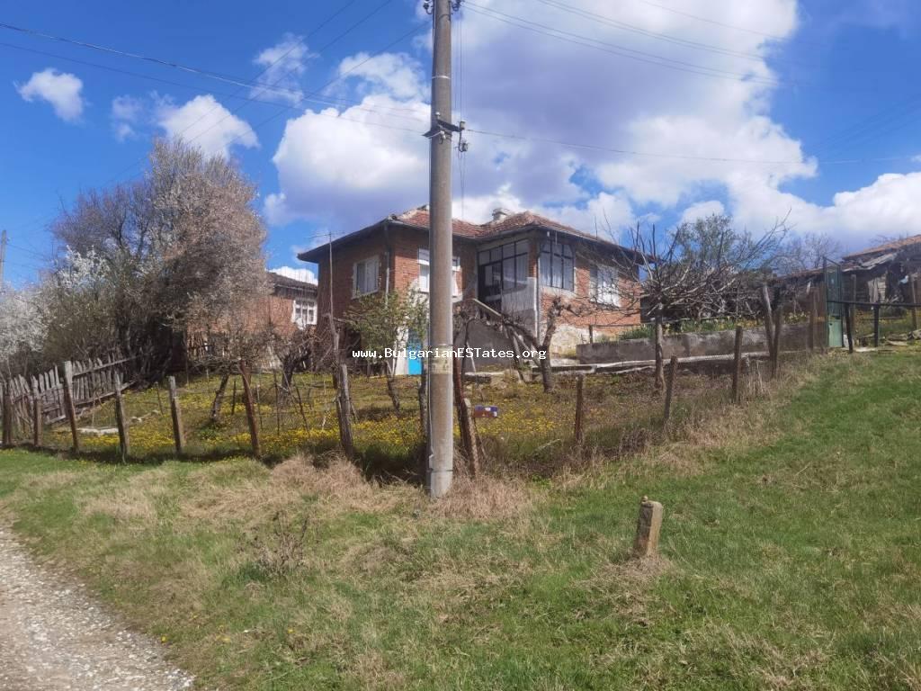 Къща в сърцето на Странджа планина, село Кости, само на 22 км от град Царево и морето, България.