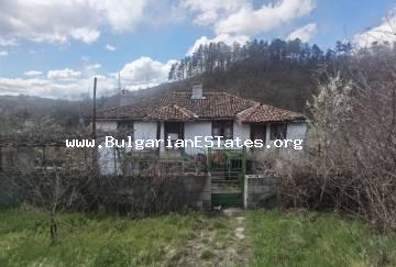 Купете къща в планината, село Кости, само на 22 км от град Царево и морето, България.